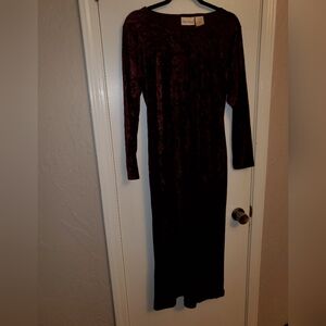 New Visions 100% polyester crushed velvet size adult small with long sleeves.